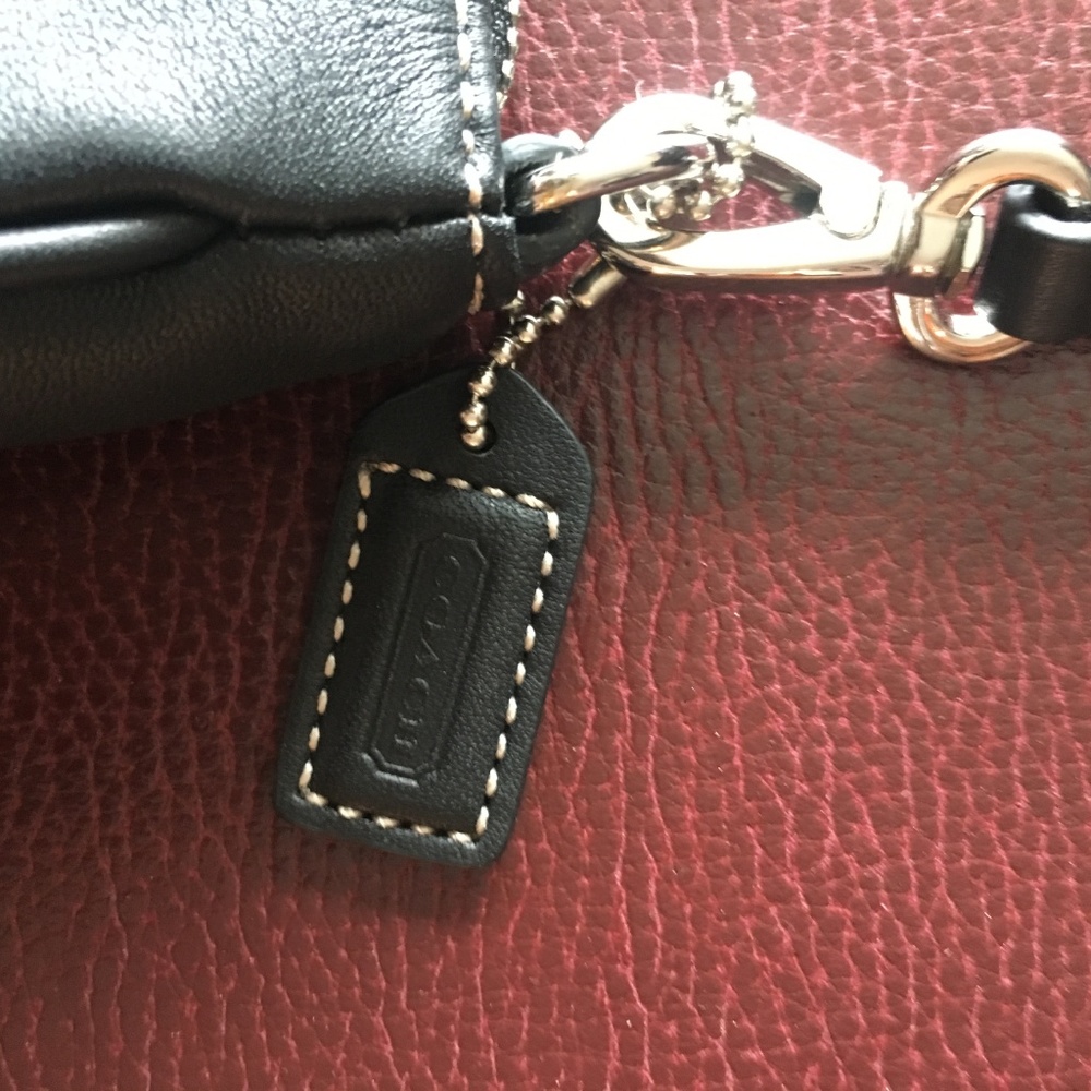 COACH HAND BAG - Picture 3 of 8
